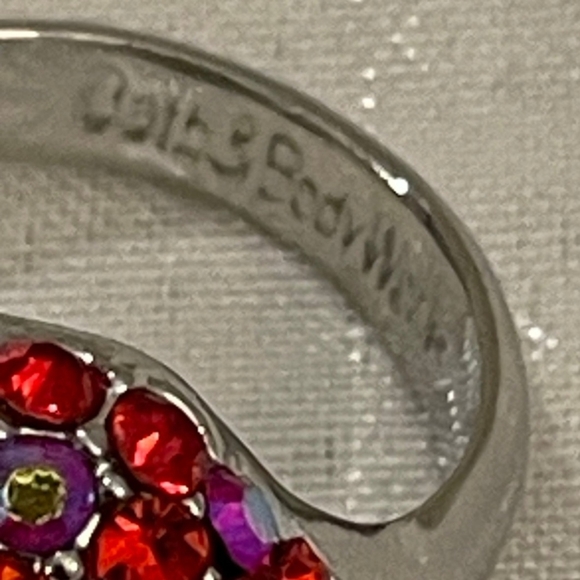 RARE Bath & Body Works Rhinestone Lips 💋 Ring Silver Plated. Sz 7! - Picture 7 of 11